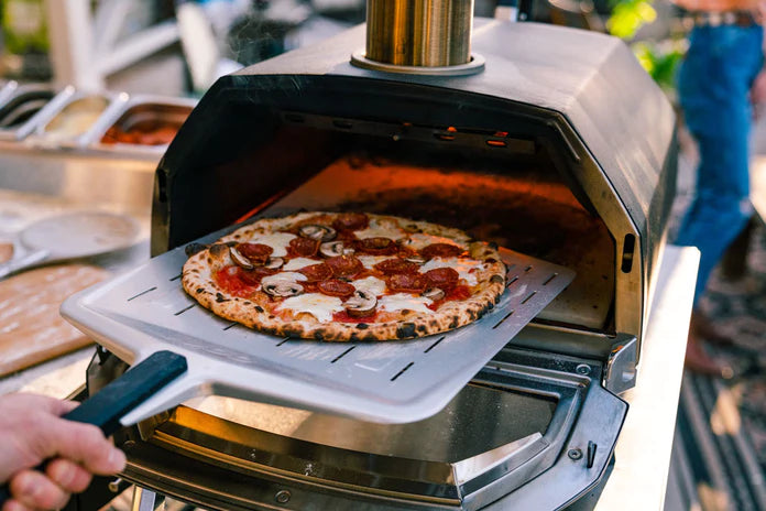 Ooni Karu 16 Multi-Fuel With Pizza