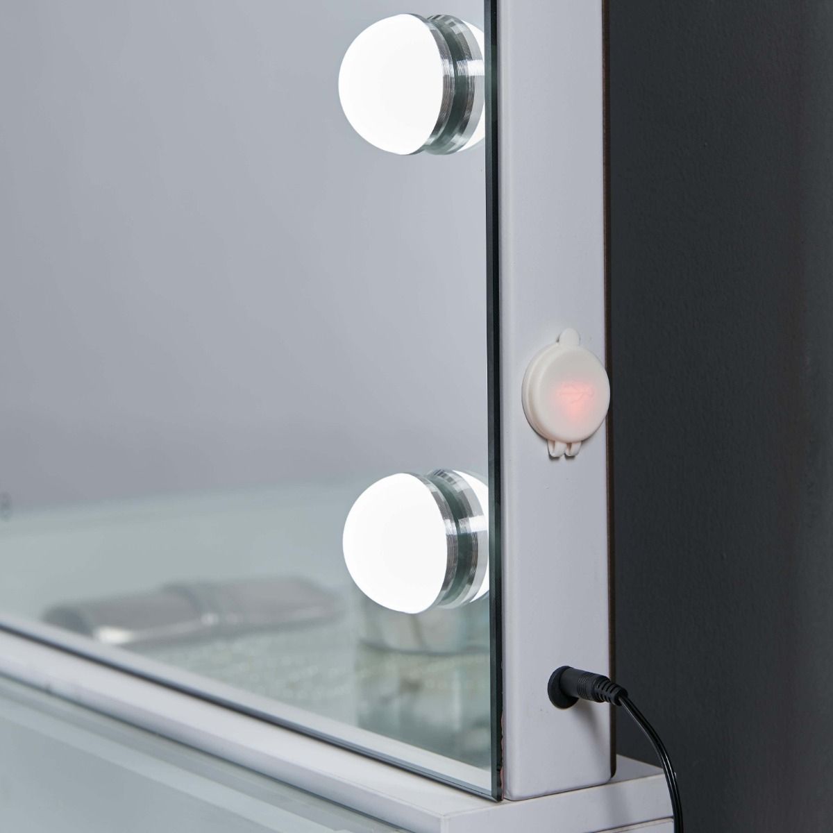 mirror of hollywood vanity station